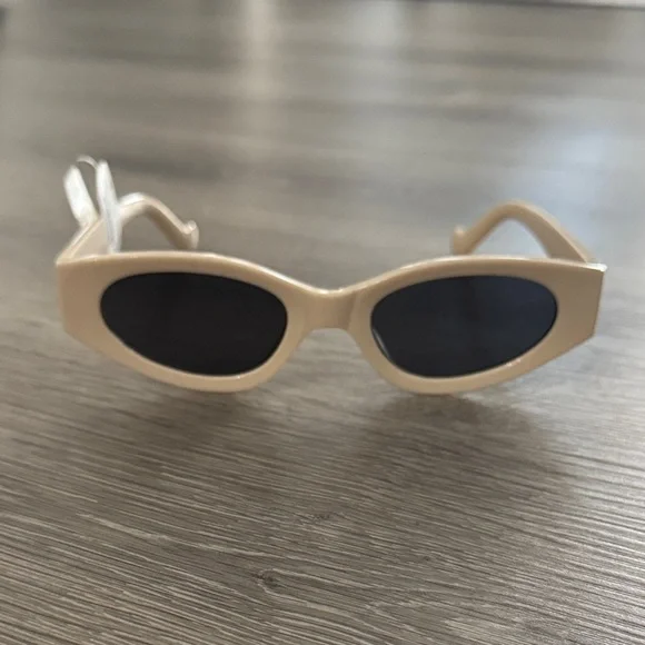 Nordstrom Slim Oval with Square Off Side Sunglasses in Cream Women’s Cat Eye - Picture 2 of 12